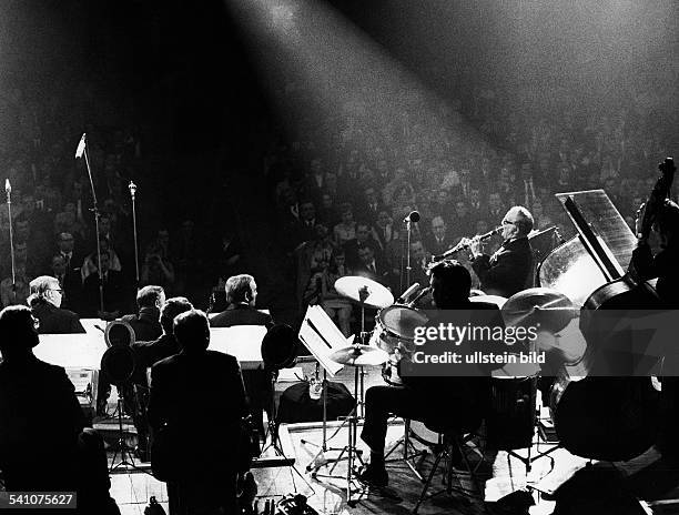 Goodman, Benny *-+Jazzmusiker, USA- spielt mit seiner Band im Sportpalast in Berlin