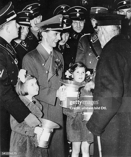 Goebbels, Joseph - Politician, NSDAP, Germany*29.10.1897-+- on the 'Tag der Nationalen Solidaritaet' in Berlin; next to Goebbels his daughters Hilde...