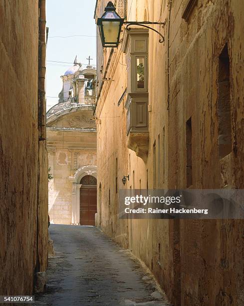 lane at the town mdina, malta - mdina stock pictures, royalty-free photos & images