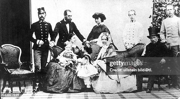 Kaiser von Österreich 1848-1916König von Ungarn seit-1867Die Eltern des Kaisers mit ihren Kindern,links Franz Joseph.