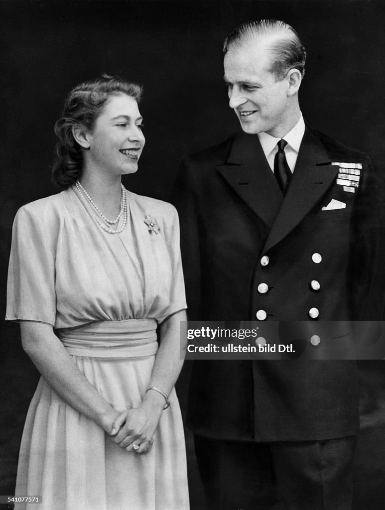 Elisabeth II. von GB/ mit ihrem Verlobten Philip Mountbatten