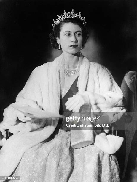Elidabeth 9,806 Queen Elizabeth Ii Portraits Stock Photos, High-Res Pictures, and ...