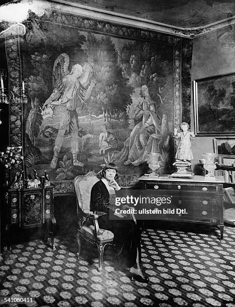 Nielsen, Asta - Actress, Denmark - *11.09.1881-+ Portrait sitting in a chair in front of a tapestry in her apartment in Berlin - 1914 Vintage...