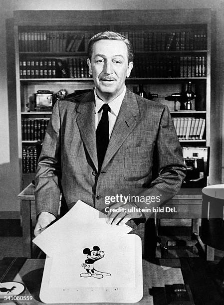 Disney, Walt - Film producer, Businessman, USA*-+- Portrait with a drawing of Mickey Mouse - around 1957- Published by: 'Radio Revue' 45/1957 Vintage...