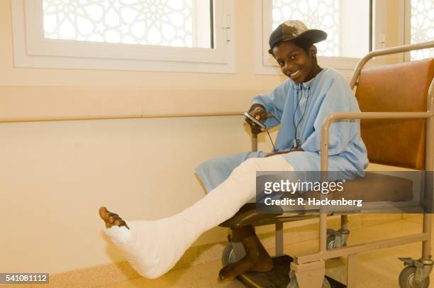sultanate of oman, boy in the sohar hospital - monarchie stock pictures, royalty-free photos & images