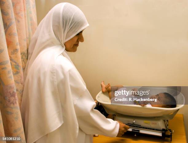 sultanate of oman, sohar hospital - monarchie stock pictures, royalty-free photos & images