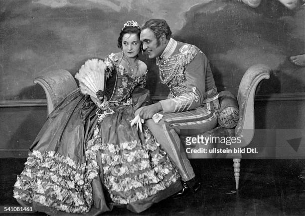 Bergner, Elisabeth - Actress, Austria - *22.08.1897-+ Scene from the movie 'Liebe' with Hans Rehmann Film based on a novella by Balzac Directed by:...
