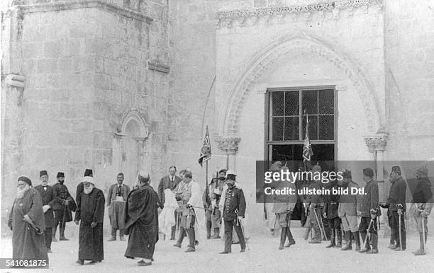 1941Deutscher Kaiser 1888 - 1918König von PreussenOrientreise Oktober/November 1898:Wilhelm II. Nach dem Besuch der El Aksa Moschee inJerusalem-...