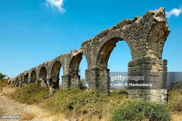 aquueduct of epiphania - aqueduct stock pictures, royalty-free photos & images