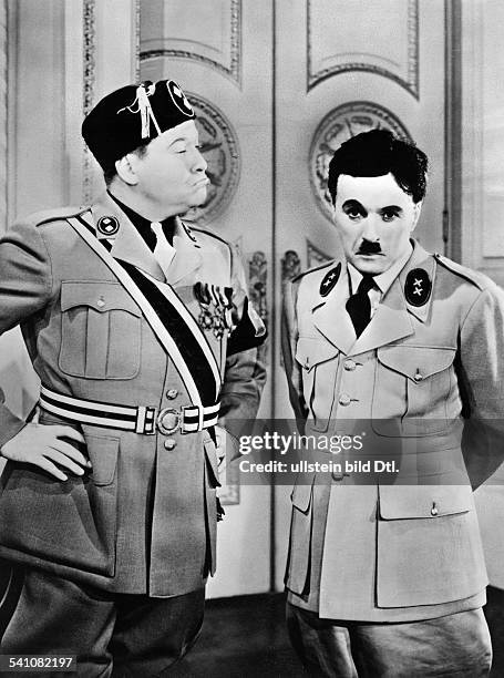 Chaplin, Charlie - Actor, film director, Great Britain - *16.04.1889-+ Scene from the movie 'The Great Dictator' with Jack Oakie Directed by: Charles...