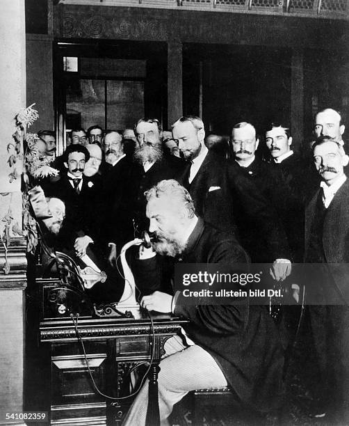 Alexander Graham Bell opened the telephone connection between Chicago and New York 1892