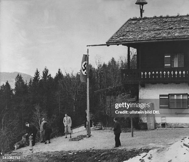 Politiker, NSDAP, D- im Gelände vor Haus Wachenfeld, demspäteren Berghof auf dem Obersalzbergbei Berchtesgaden; in der Gruppe Joseph Goebbels, Dr....