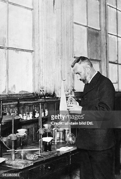Curie, Pierre *15.05.1859-+Physiker, Nobelpreistraeger, F- im Labor- 1903