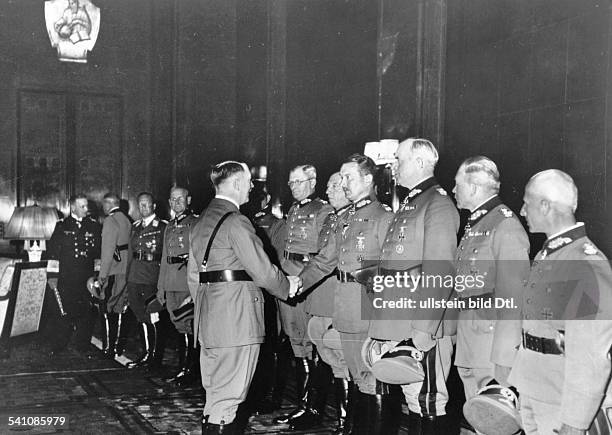 Politiker, NSDAP, D- begrüsst die in der Reichstagssitzungvom ernannten Generaloberstenin der Reichskanzlei in Berlin; von rechtsHermann Hoth, Heinz...