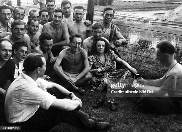 Edith Piaf*19.12..1963+Cabaret singer, Francevisits a POW camp during World War II