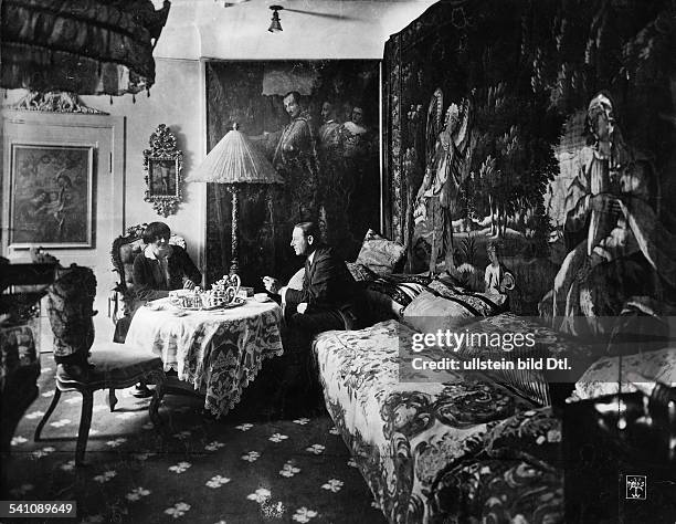 Nielsen, Asta - Actress, Denmark - *11.09.1881-+ with her third husband Grigori Chmara - 1925 Vintage property of ullstein bild