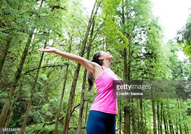 asian woman enjoying fresh air - fresh air breathing stockfoto's en -beelden