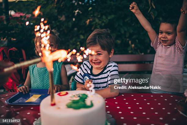 candles on a birthday cake - birthday party stockfoto's en -beelden