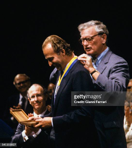 In his official trip to the United States, the Spanish King Juan Carlos of Borbon received a medal from the University of San Francisco, 2nd Oktober...