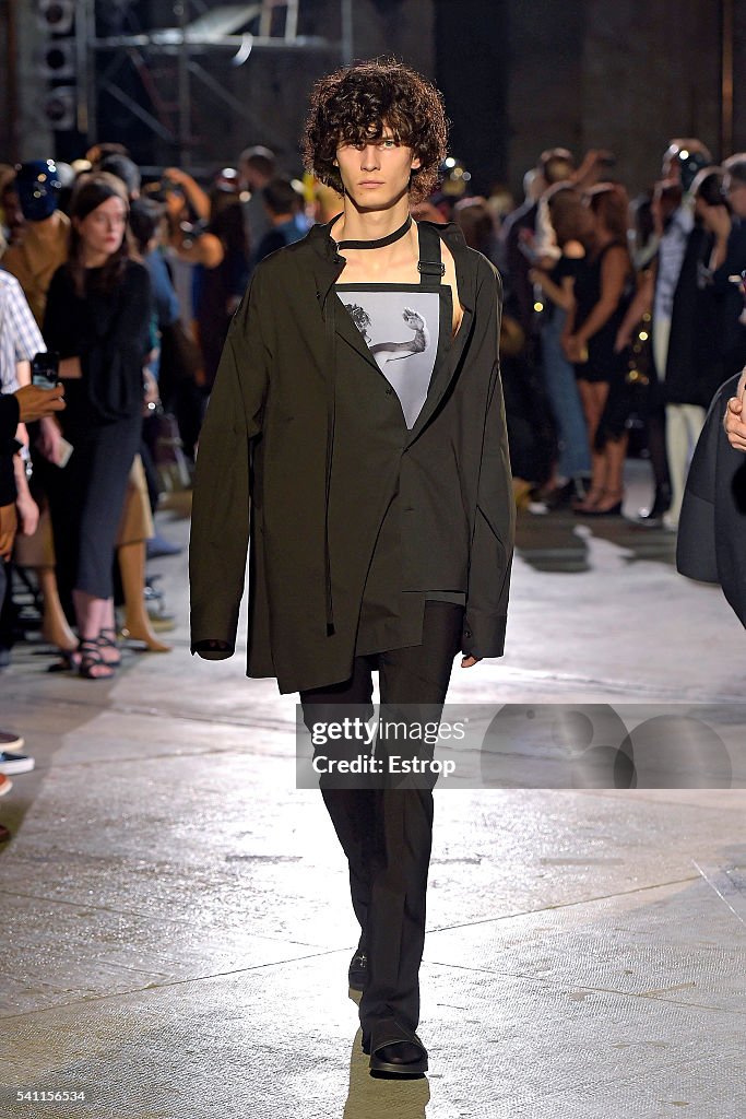 Raf Simons Fashion Show - Pitti 90.