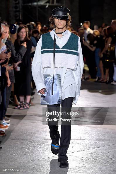Raf Simons Fashion Show - Pitti 90. Raf Simons Fashion Show - Pitti 90.