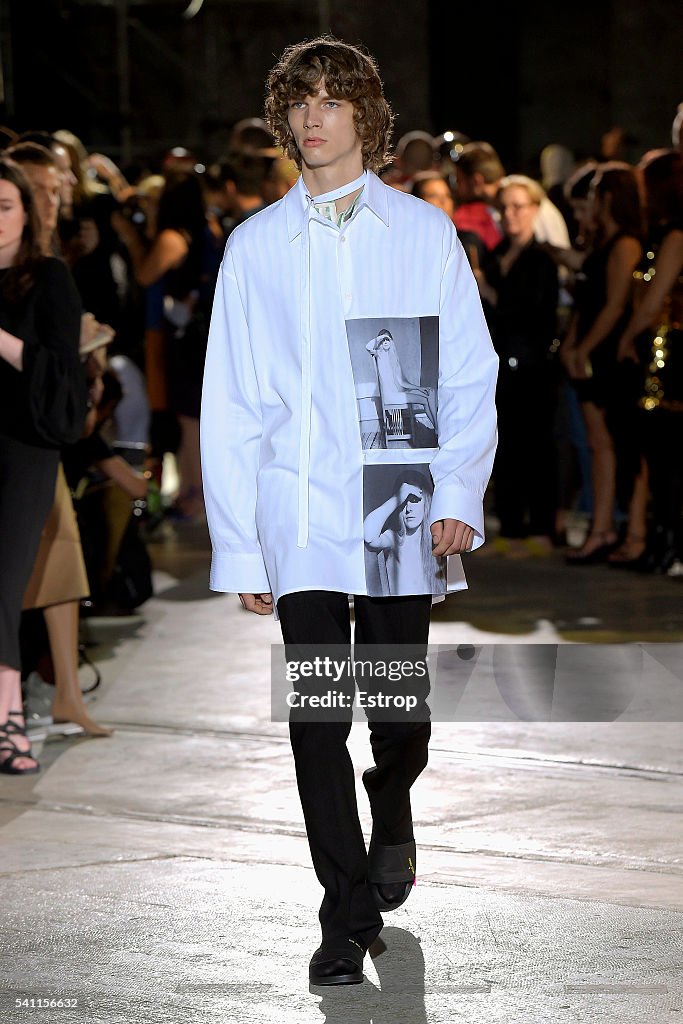 Raf Simons Fashion Show - Pitti 90.