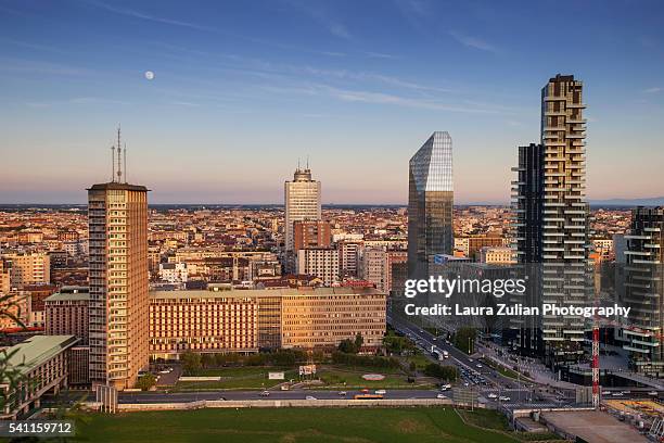 milano skyscrapers - laura zulian stock pictures, royalty-free photos & images