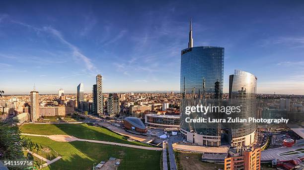 milano skyscrapers - milan skyline stock pictures, royalty-free photos & images