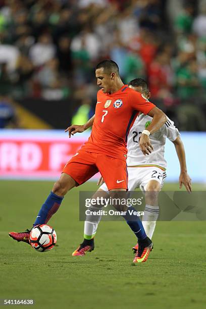 Alexis Sanchez of Chile drives the ball during a Quarterfinal match between Mexico and Chile at Levi's Stadium as part of Copa America Centenario US...