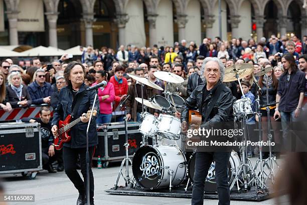 Italian band The Pooh shooting unexpectedly the new videoclip for their song "Chi fermer la musica" in Piazza del Duomo, in front of thousands of...