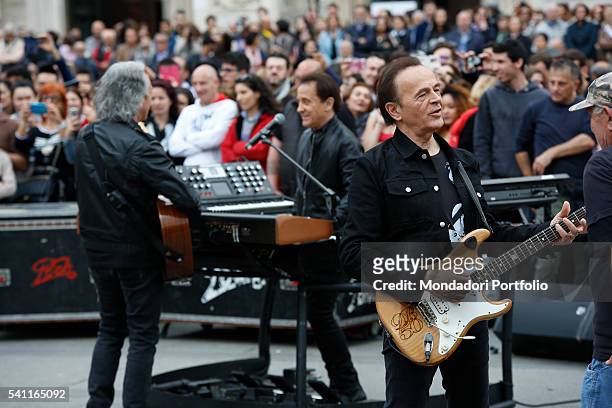 Italian band The Pooh shooting unexpectedly the new videoclip for their song "Chi fermer la musica" in Piazza del Duomo, in front of thousands of...