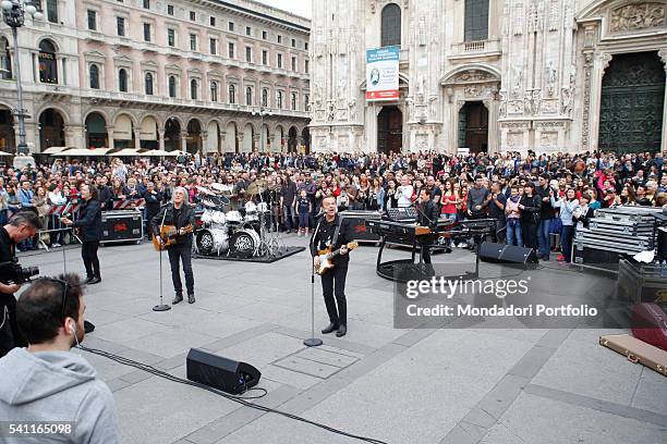 Italian band The Pooh shooting unexpectedly the new videoclip for their song "Chi fermer la musica" in Piazza del Duomo, in front of thousands of...