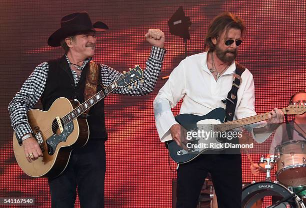 Kix Brooks and Ronnie Dunn of Brooks and Dunn perform during 2016 Windy City LakeShake Country Music Festival - Day 2 at FirstMerit Bank Pavilion at...