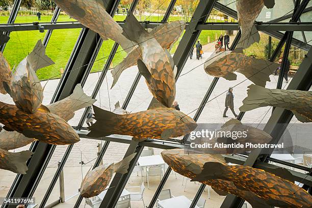 louis vuitton foundation at bois de boulogne - frank gehry stock pictures, royalty-free photos & images