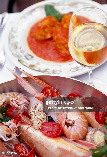 seafood stew and pot with fresh seafood - amalfi stockfoto's en -beelden
