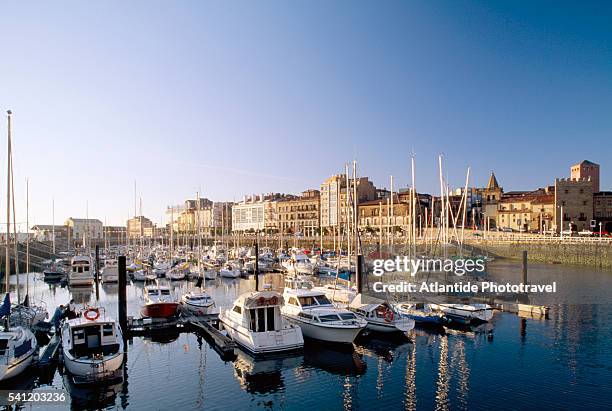 waterfront at twlight - gijón fotografías e imágenes de stock