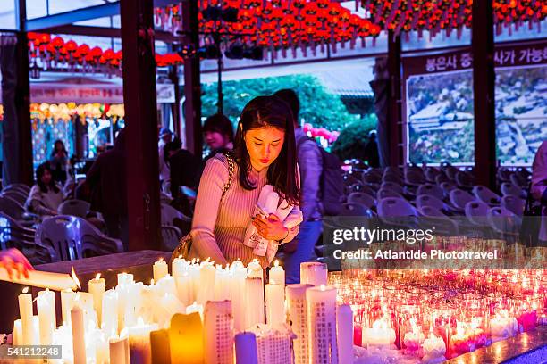 gangnam, bongeunsa temple, devotees during the lotus lantern festival - gangnam festival stock-fotos und bilder