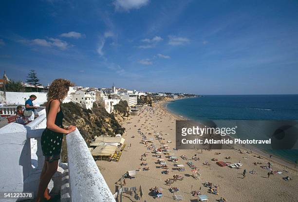 people on balcony overlooking beach - albufeira stock pictures, royalty-free photos & images