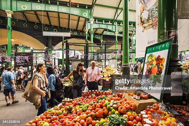 greengrocer at borough market - borough market - fotografias e filmes do acervo