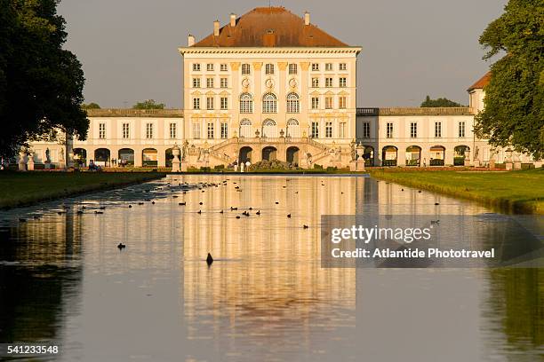 schloss nymphenburg - palacio de nymphenburg fotografías e imágenes de stock