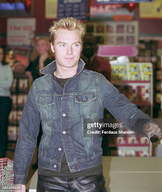Singer Ronan 252 Ronan (Album) Stock Photos, High-Res Pictures, and Images - Getty ...