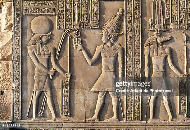 relief sculpture at kom ombo temple - ägyptische kultur stock-fotos und bilder