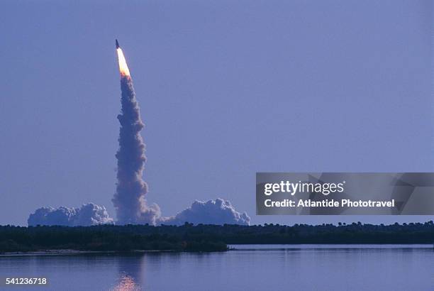 launch of space shuttle discovery - cape canaveral stock pictures, royalty-free photos & images