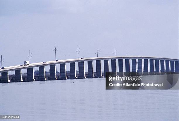 seven mile bridge span and indian key - seven mile bridge stock pictures, royalty-free photos & images