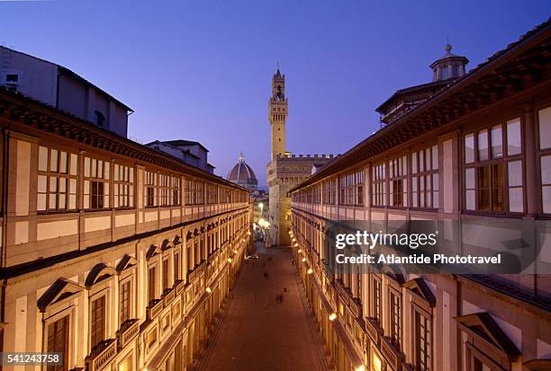 galleria degli uffizi courtyard - palazzo vecchio photos et images de collection