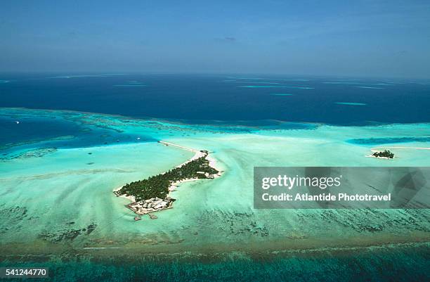 aerial view of rihiveli - male maldives stock-fotos und bilder