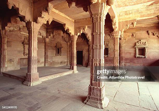 interior of jodh bai's palace - fatehpur sikri stock-fotos und bilder