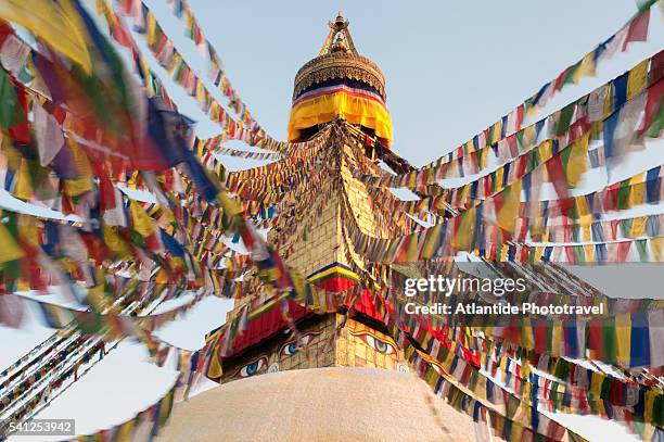 the bodhnath stupa, the largest buddhist stupa in nepal - bodnath stock-fotos und bilder