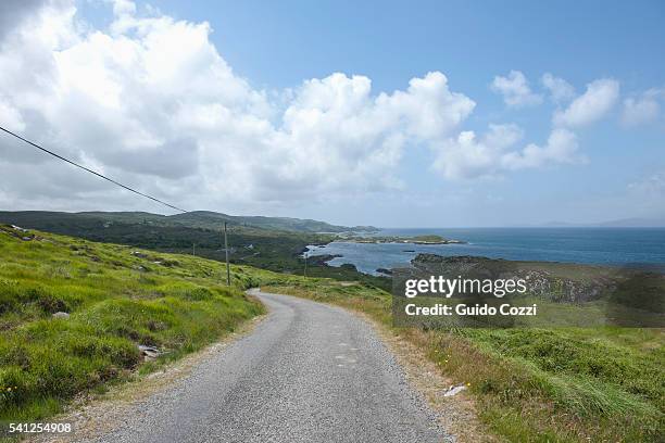 kilcatherine point road, ring of kerry, kerry county, ireland - anillo de kerry fotografías e imágenes de stock