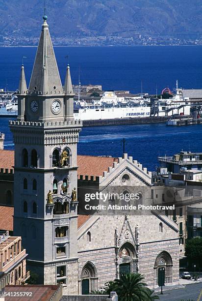town and harbor - messina foto e immagini stock